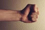 8 Truques de linguagem corporal que o ajudarão a transmitir poder