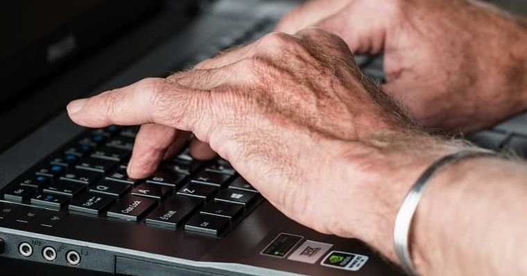 Como se despedir num e-mail sem ser com “cumprimentos” - Economias