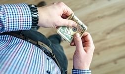 Melhor banco para abrir conta: saiba como evitar comissões e manter o dinheiro seguro